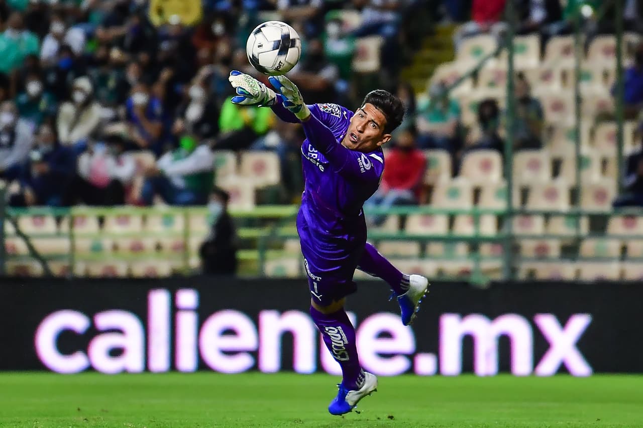 Esteban Andrada fue figura gracias a sus excelentes intervenciones.