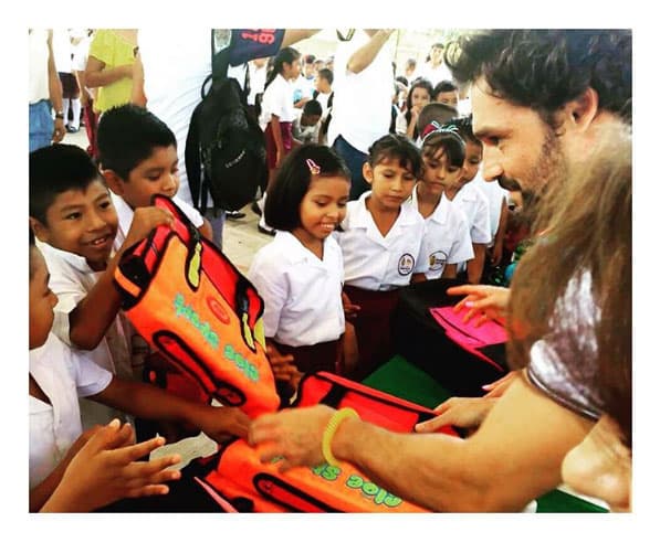 También ha aprovechachado su tiempo libre para hacer algunas actividades altruistas.