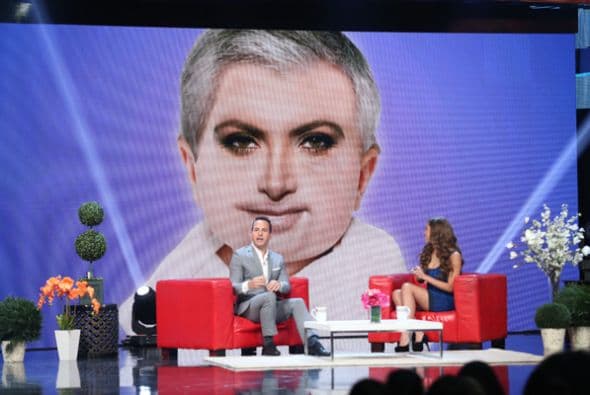 La gala arrancó con un homenaje a Selena. Las chicas se lucieron como nunca en unos retos que fueron diseñados para cada una de ellas. Mariana tuvo su propio show junto a Carlos Calderón, Francisca se robó el show con su personaje de Mela la Melaza, Clarissa se llevó senda ovación gracias a su merengue, Catherine imitó a JLo y Nathalia interpretó a Catalina Creel junto al actor Sebastián Ligarde. La hondureña Nathalia Casco ha demostrado ser imbatible en esta temporada de Nuestra Belleza Latina. Y es que al parecer no hay quien la baje del trono de la belleza. ¡Hasta a su BFF, Geisha, sacó de la competencia!