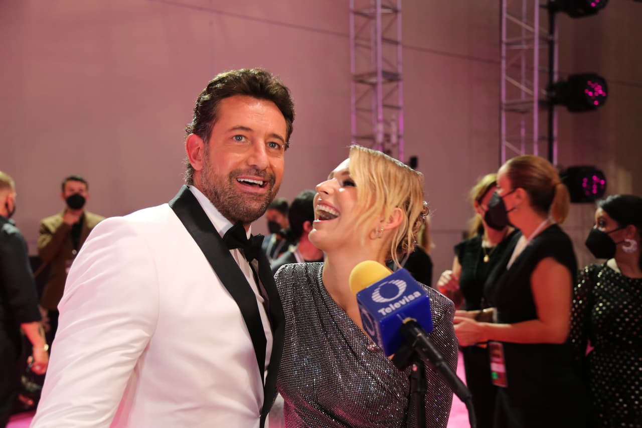 "La idea es hacerlo a
<b>mediados del próximo año</b> (2022)", dijo. Para esas fechas, ya habrían acabado de grabar la telenovela en la que se reencuentran en una ficción después de la última ocasión que lo hicieron gracias a una actuación especial que Baeva hizo en
<b>Soltero con Hijas</b> de 2019.
<br>