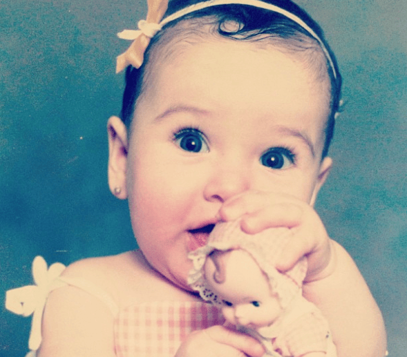 La actriz nació el 17 de agosto de 1985 y es originaria de Monterrey, Nuevo León.