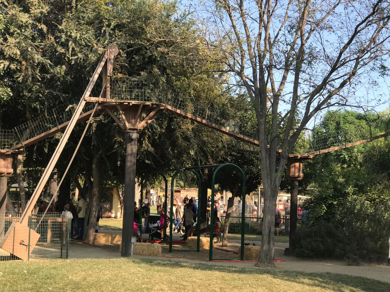El espacio también tiene estaciones de descanso en donde grande y pequeños pueden refrescarse.