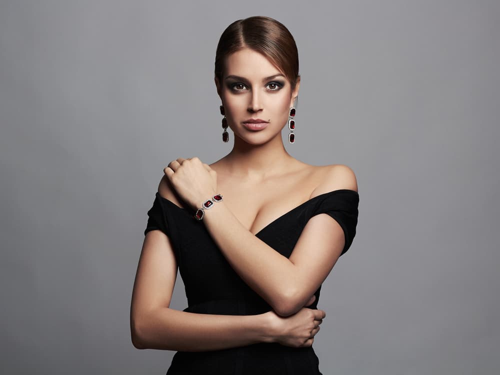 Son personas que cuando las conocemos nos inspiran por la elegancia que tienen en su forma de proyectarse y su cuerpo que exhala belleza y armonía y todo lo que admiramos en una persona elegante.
<br>