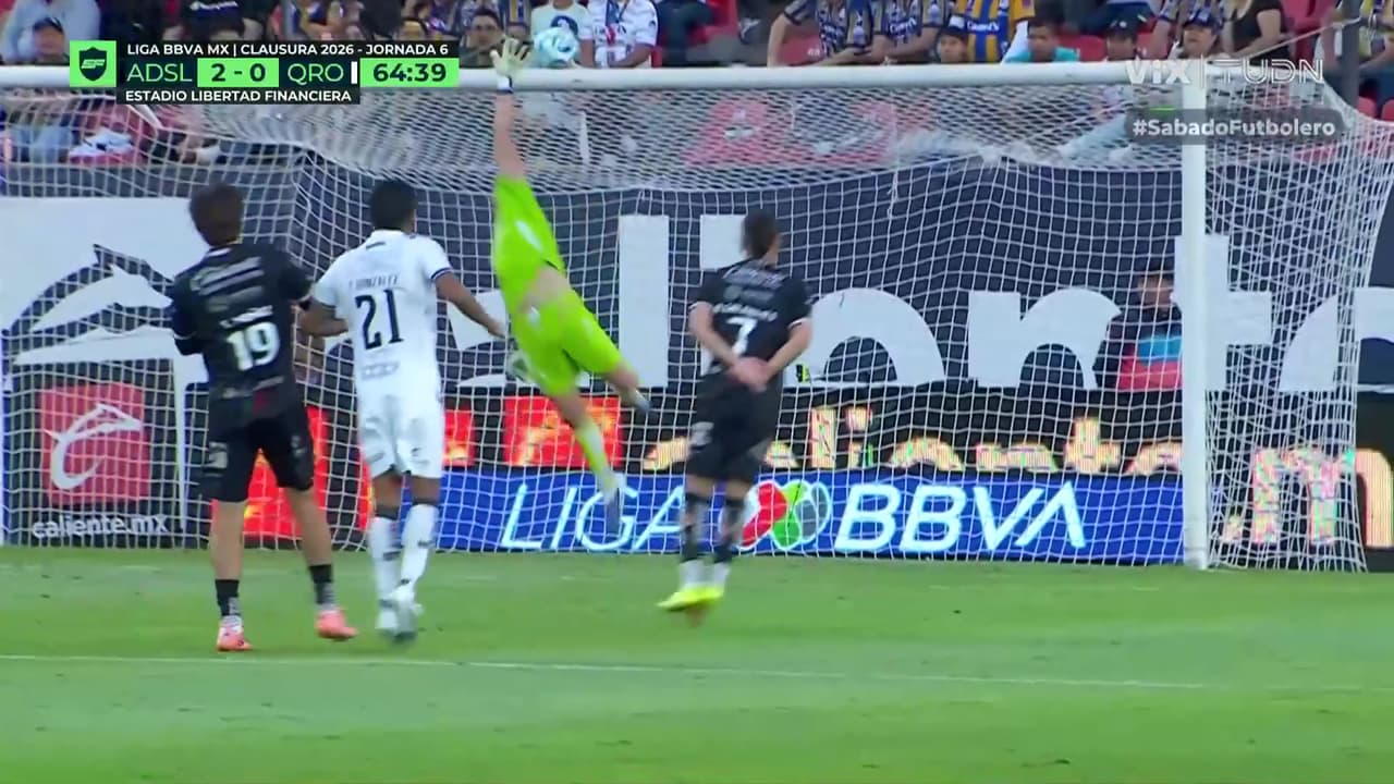 ¡Se salva el San Luis! El poste evita el primer gol de Querétaro