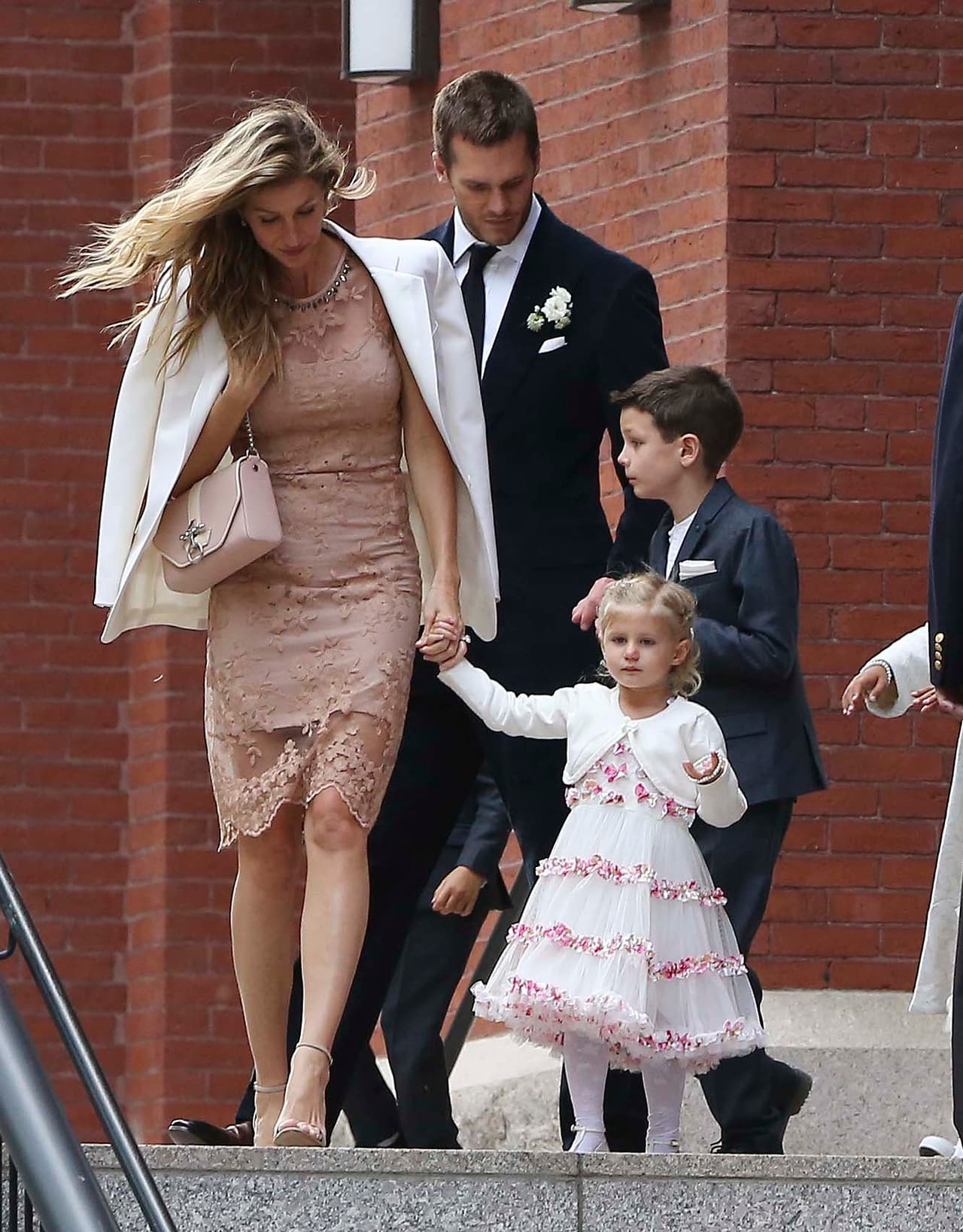 La boda se llevó a cabo en una Iglesia católica de Boston.