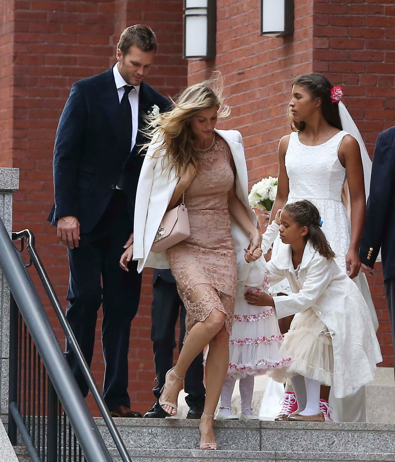 Gisele lucía bellísima con este vestido en tono rosado.