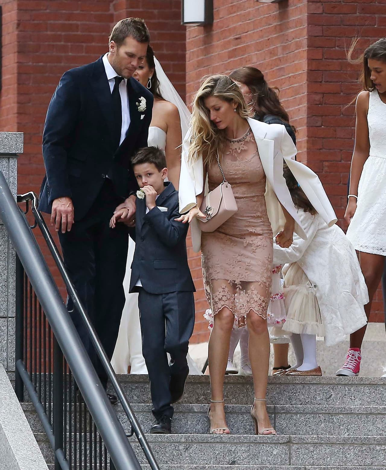 Tom salió con su pequeño.