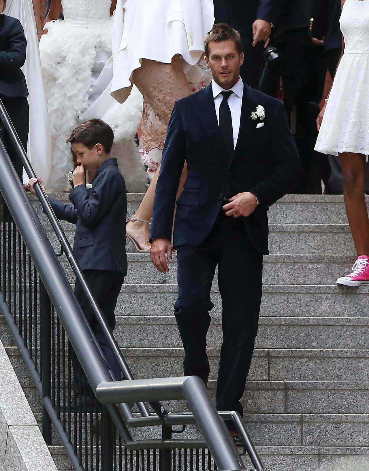 Tom notó al fotógrafo.