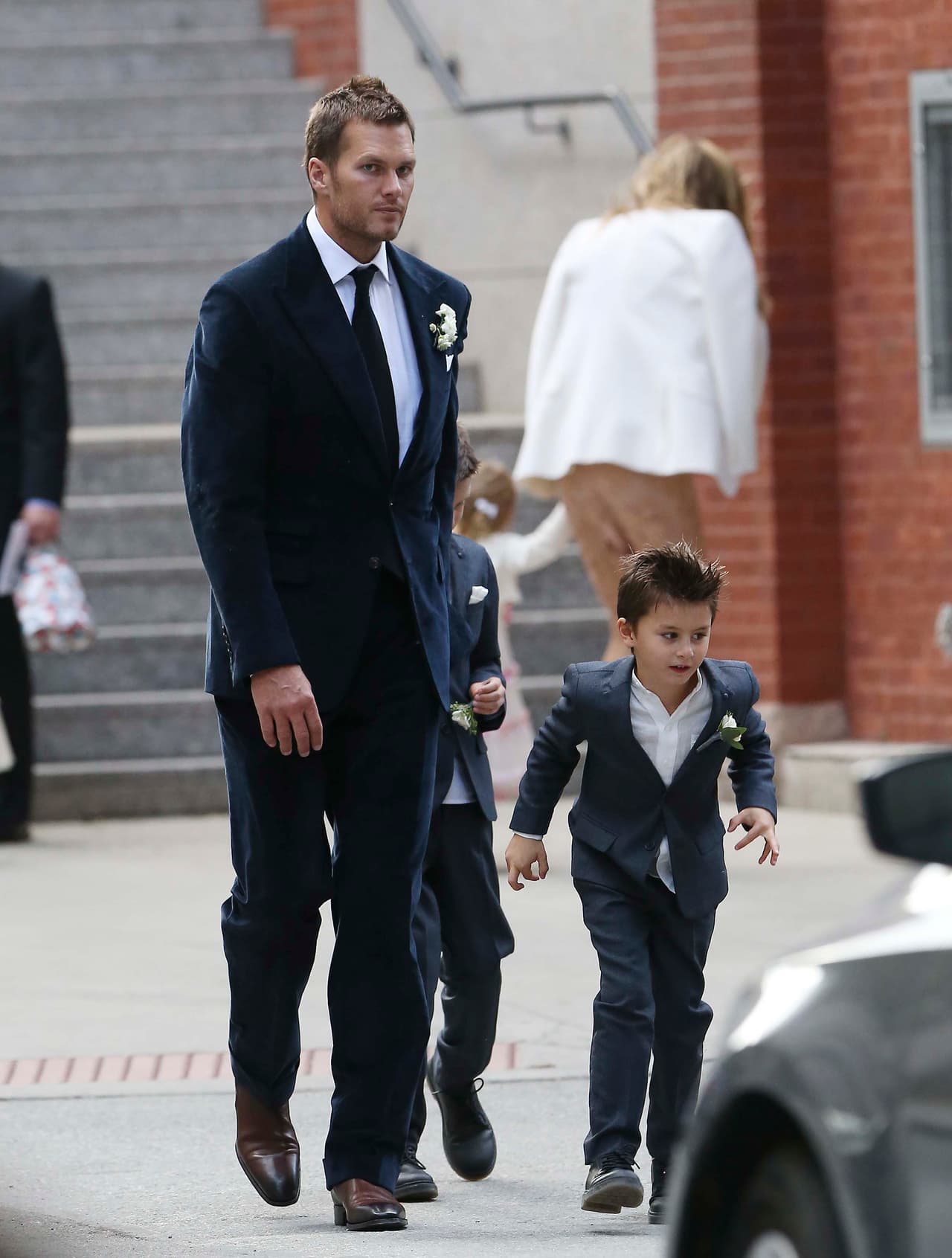 Tom con los chiquitos.