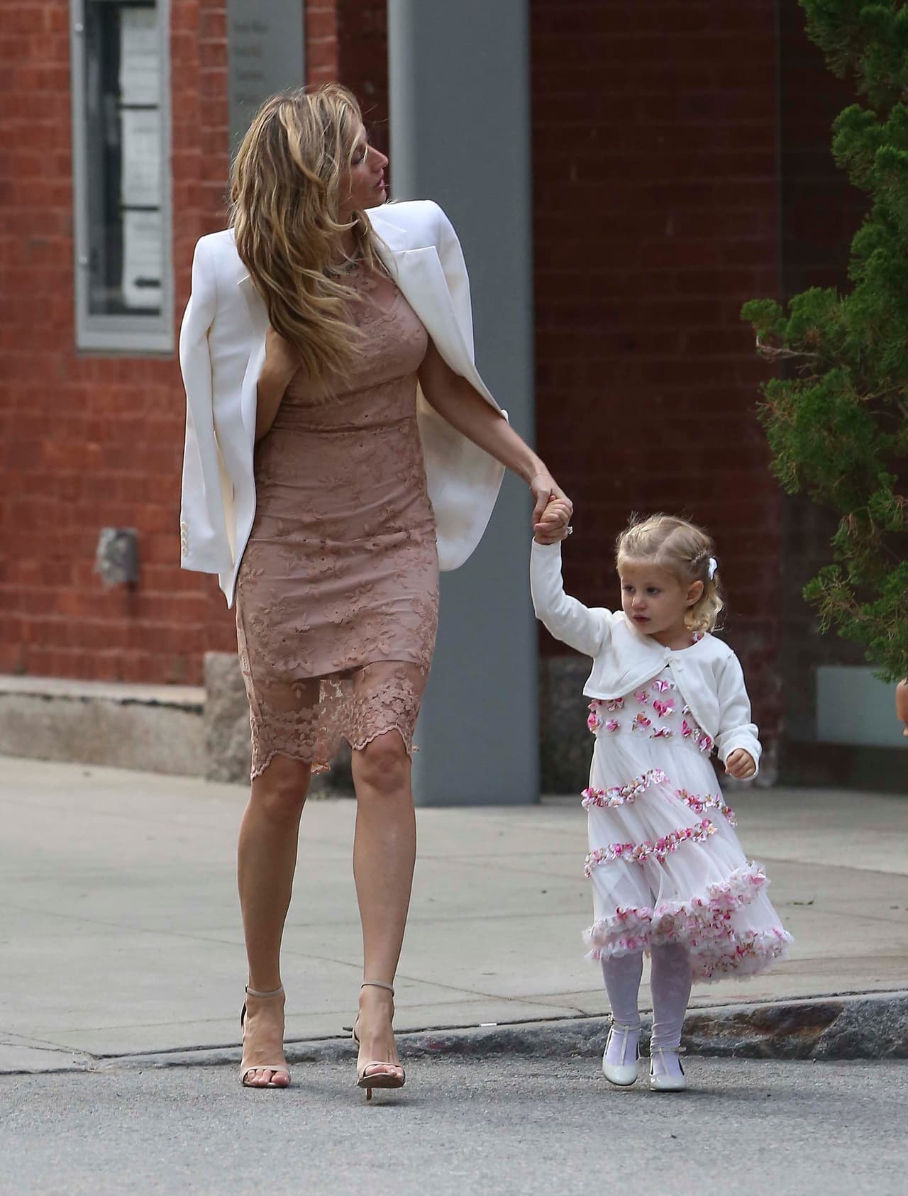 Gisele con su encantadora nena.