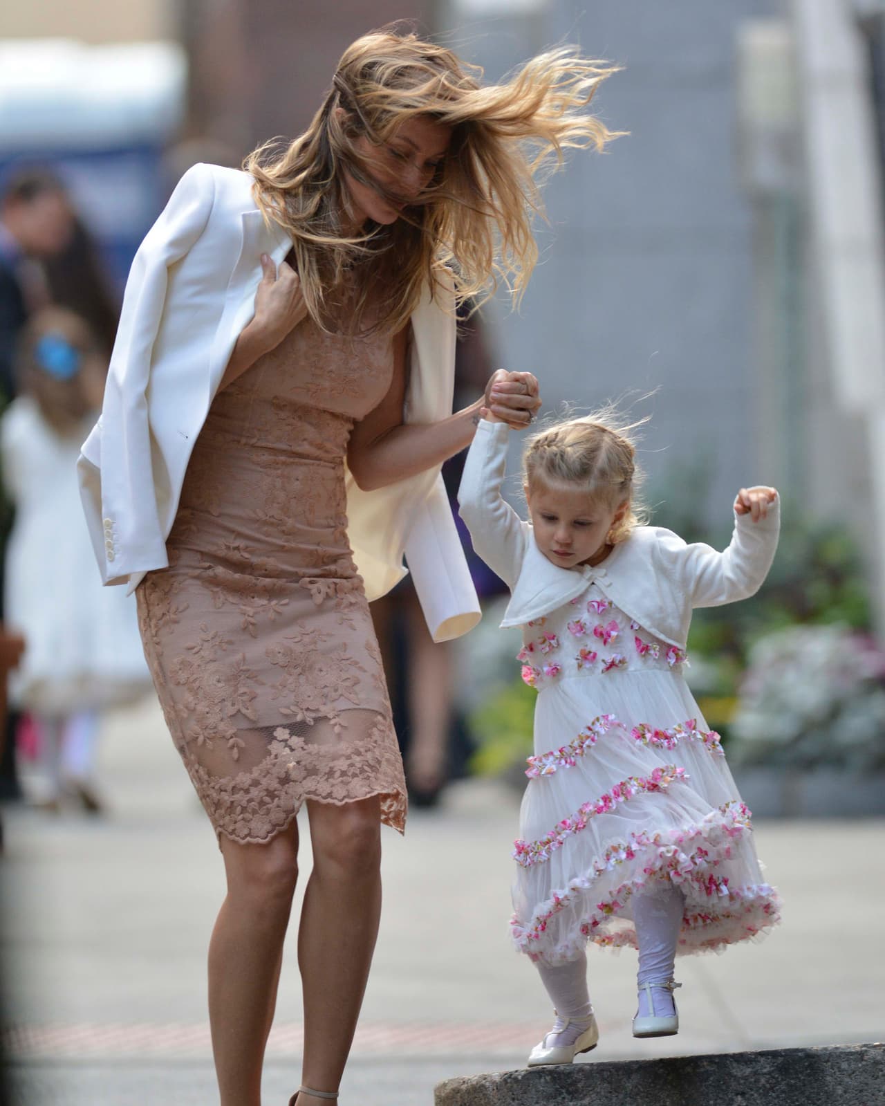 Gisele sufrió un poco con el viento.