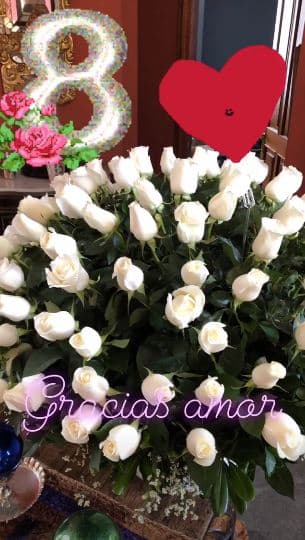 A través de sus historias de Instagram, Edith también compartió algunas imágenes de los obsequios que recibió por parte de Lorenzo.