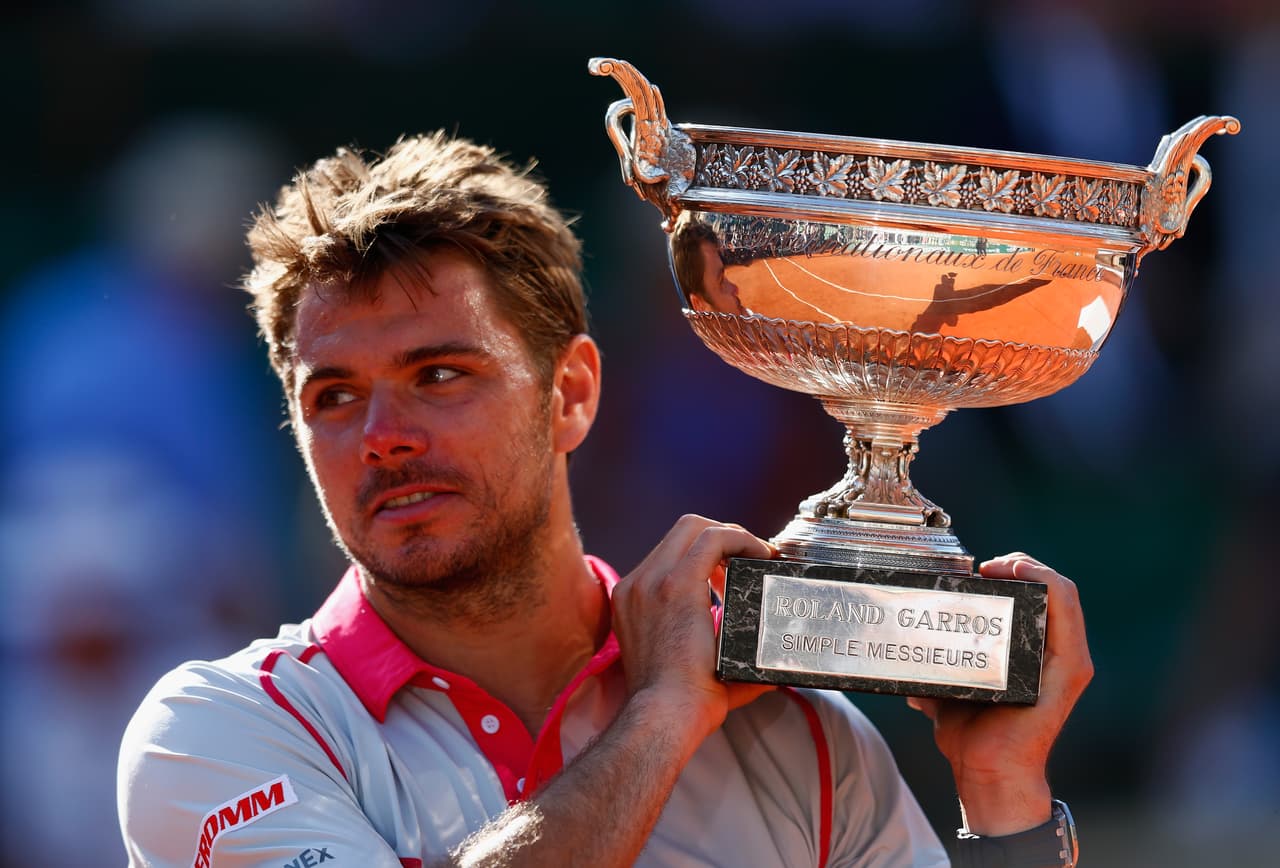 Wawrinka sorprende al alzarse con el título de Roland Garros ante el número uno Djokovic