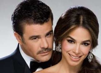 Eduardo Capetillo y Bibi Gaytán grabaron juntos la telenovela 'Baila conmigo' y se gustaron tanto que tuvieron una relación de noviazgo muy tormentosa. Cuando Bibi se embarazó de su primer hijo (tienen 5), se casaron en 1994 y transmitieron la boda por TV. A la fecha, siguen juntos y son, definitivamente, un matrimonio ejemplar.