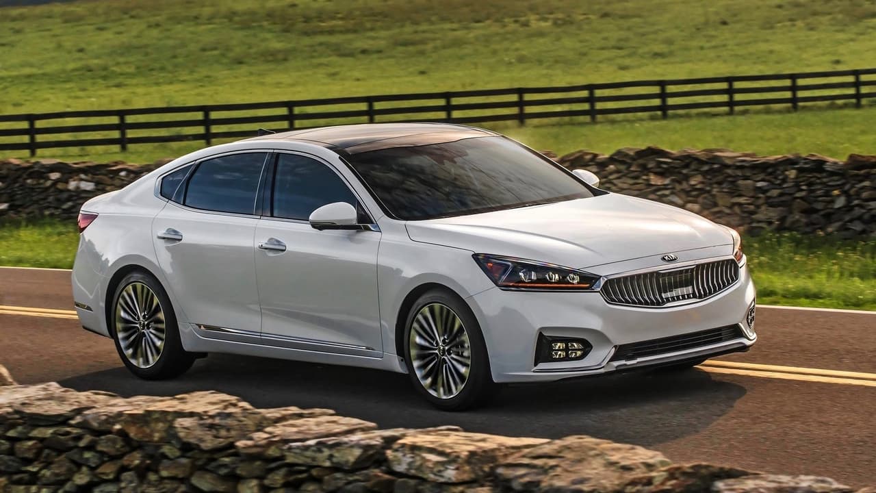 <h3 class="cms-H3-H3">7. Kia Cadenza</h3>
<br>El sedán grande de tracción delantera de Kia compite directamente con su hermano corporativo, el Hyundai Azera, con el que comparte su arquitectura y más de un componente, el cual no tuvo el dudoso honor de ser incluido en esta lista. Su manejo es fácil, amigable y cuenta con un buen motor y transmisión.