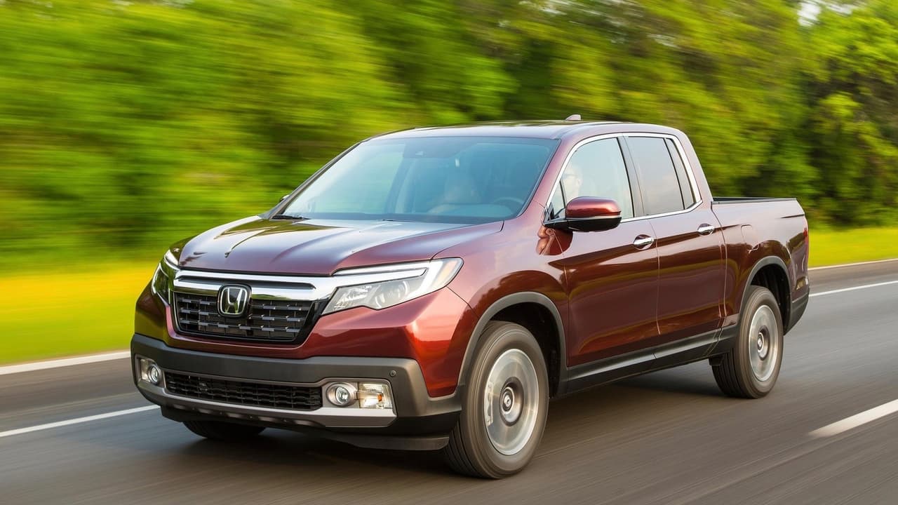 <h3 class="cms-h3-H3">9. Honda Ridgeline</h3>
<br>
<br>Este pickup mediana de carrocería integral regreso en 2017 después de una ausencia de dos años, con un aspecto mucho más convencional que el de su peculiar predecesora. Lo que no quiere decir que sea una pickup convencional. Comenzando con el compartimiento secreto en el suelo de su área de carga, la 
<a href="https://www.univision.com/noticias/a-bordo/honda-ridgeline-2017-prueba-a-bordo-full-video" target="_blank">Honda Ridgeline</a> está llena de detalles útiles e interesantes. Esta pickup ocupó el séptimo lugar en la versión 2017 de esta lista.
<br>
<br>Kelley Blue Book prevé que el valor de reventa de la 
<b>Honda Ridegeline</b> 
<b>2018</b> después de 
<b>36 meses</b> de uso alcanzará el 
<b>60.7%</b> de su valor original, mientras que después de los 
<b>60 meses</b> de uso alcanzará el 
<b>46.7%</b> del mismo.