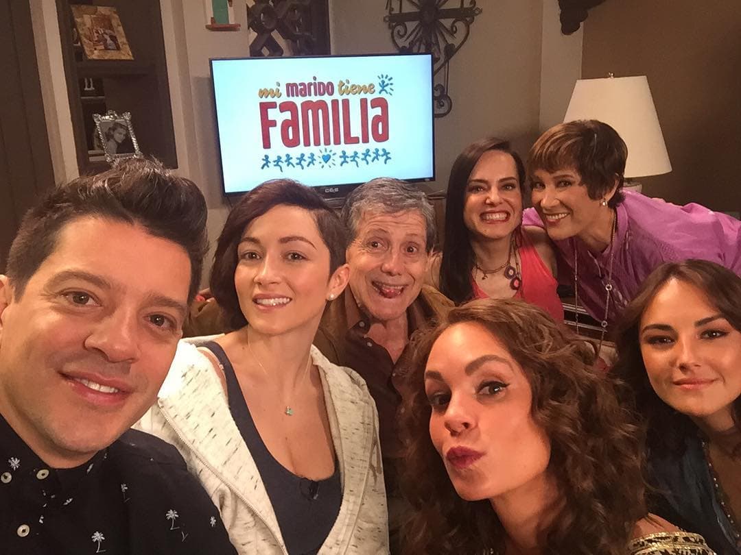 La actriz no ha dejado de compartir imágenes de esta nueva historia, pues está totalmente agradecida con el equipo que la ha acogido, esto por tener la carrera artística más joven de todos.