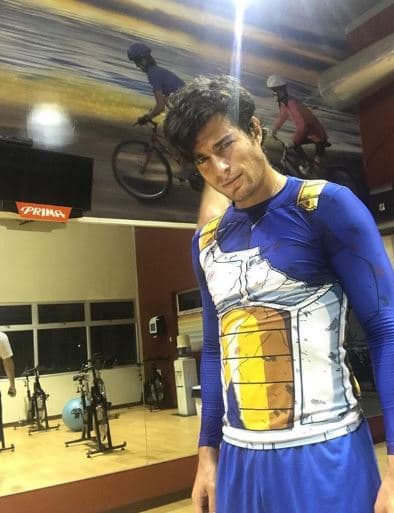 El actor de 30 años de edad también afirmó que Sebastián estudia e identifica los acentos para trabajar mejor un personaje.