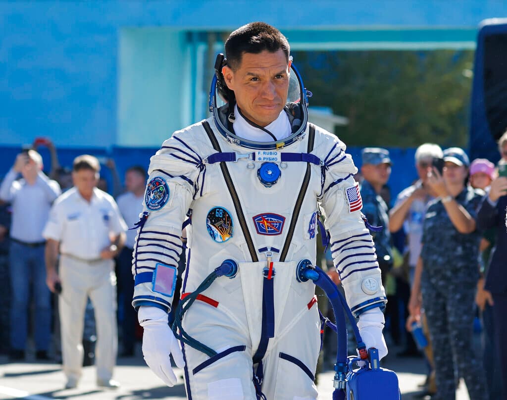 Abrazar a su familia y estar en silencio: lo que Frank Rubio desea al regresar a la Tierra luego de más de un año en el espacio