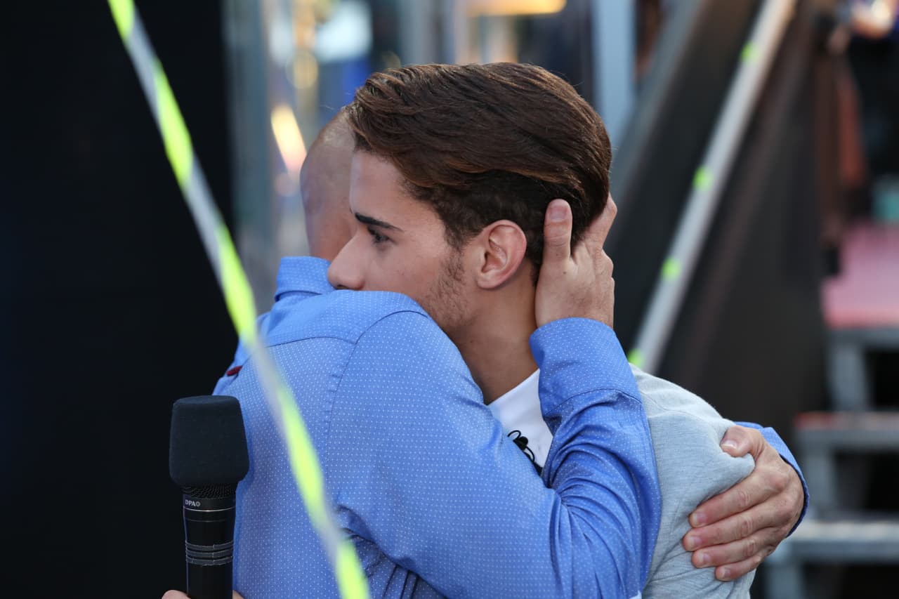 Joshua sabe bien lo que es la disciplina. Gracias a su padre, sabe lo que es ser constante para alcanzar su sueño. Este chico comenzó cantando en parrandas en Puerto Rico y ahora se perfila como uno de los favoritos.