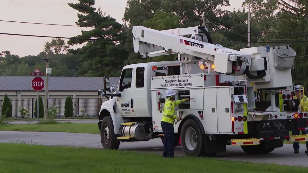 Familias siguen sin luz en Merrillville, Indiana, a una semana de las tormentas