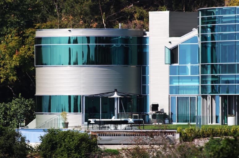 Él rento una mansión súper moderna en Los Ángeles por la que pagó 49 mil dólares al mes.