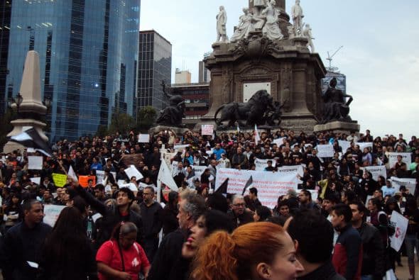 En el grupo que salió del Paseo de la Reforma había algunos padres de los alumnos desaparecidos.