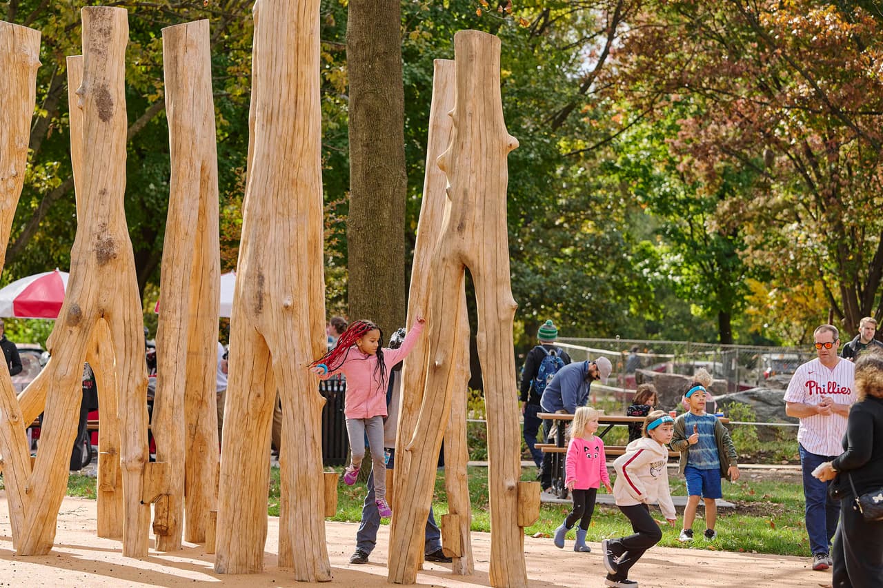 Después de un año de construcción, la población puede conocer el nuevo parque infantil de FDR Park, que lleva su nombre en honor de la primera mujer presidenta del Concejo Municipal de Filadelfia.