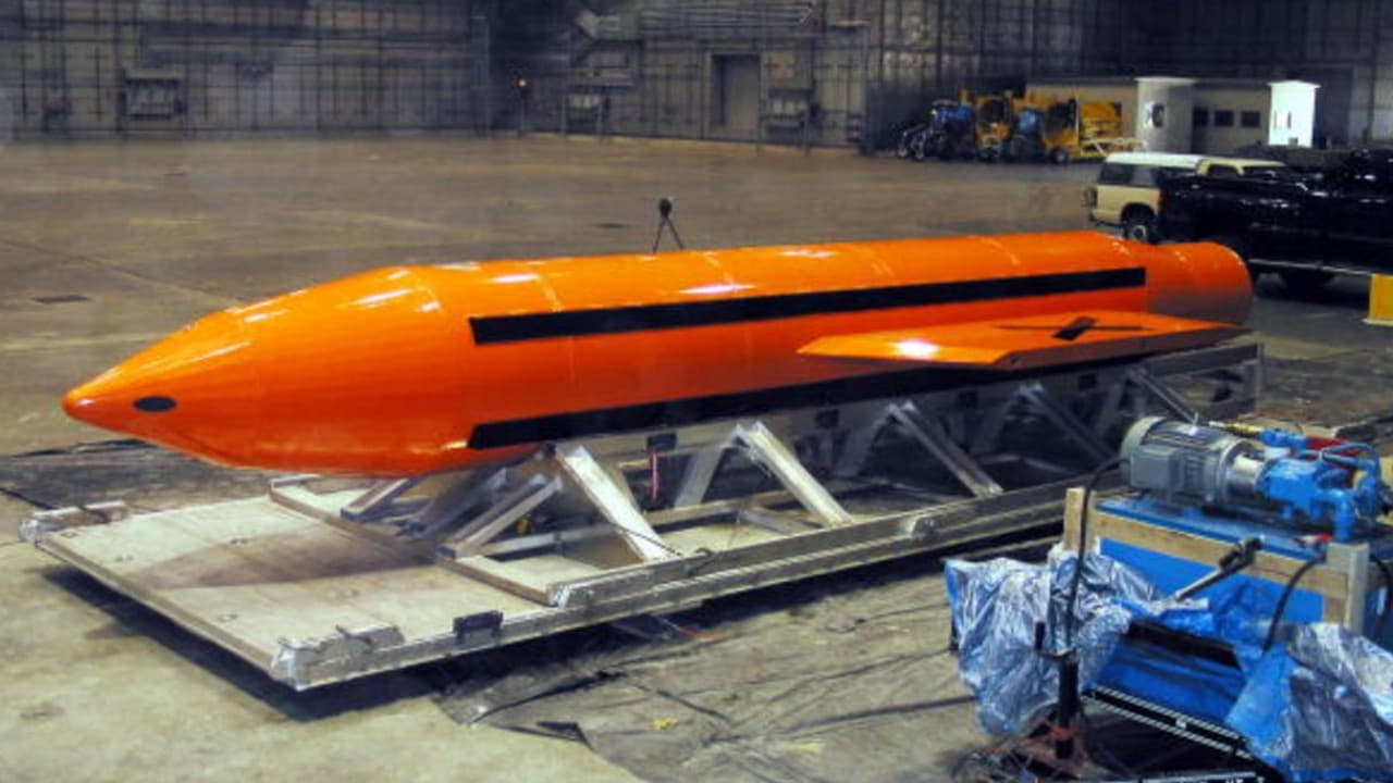 EEUU lanza por primera vez su bomba más potente no nuclear en Afganistán