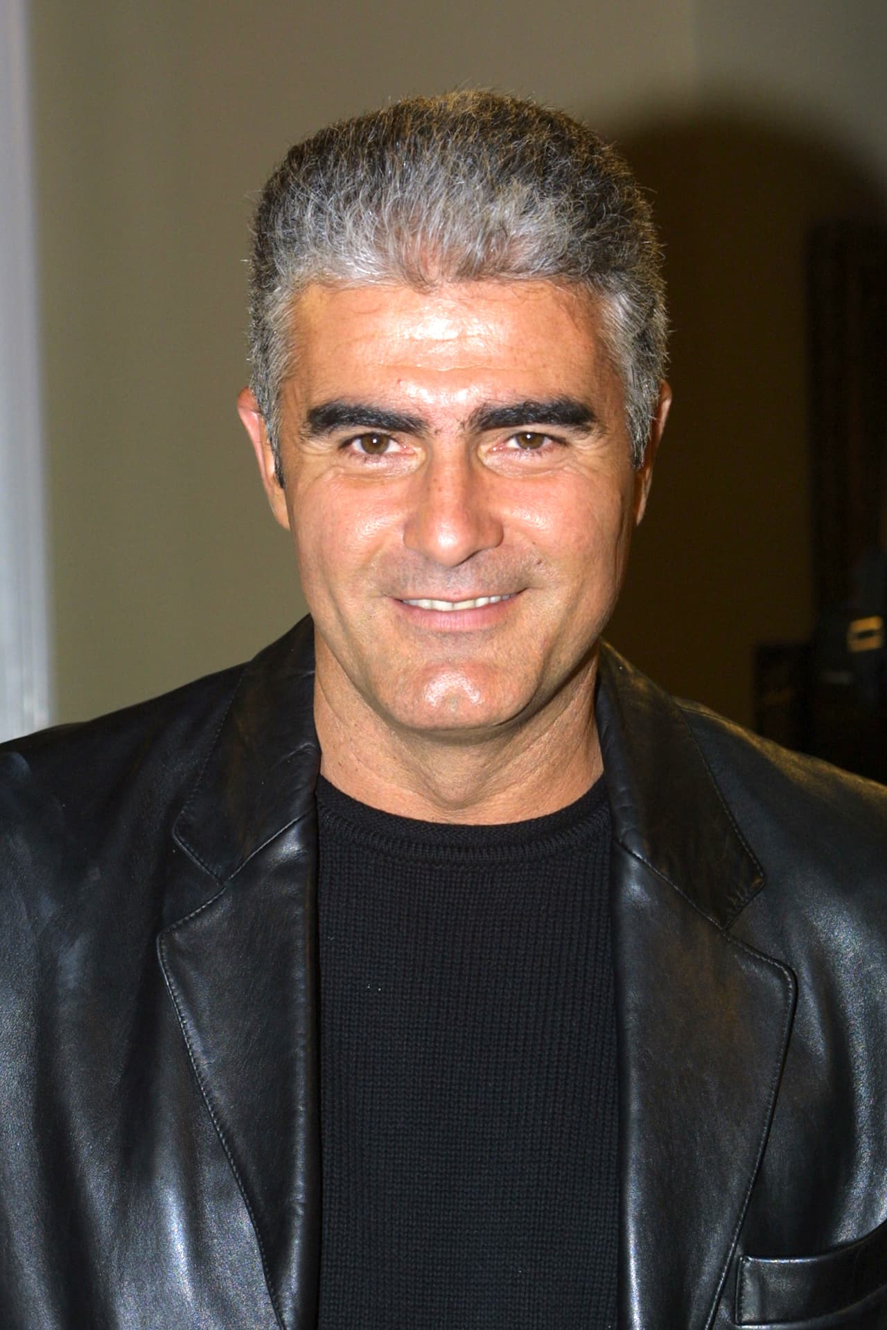 Actualmente tiene 
<b>66 años</b> y, aunque en la última década los proyectos que ha tenido en cine y televisión han sido intermitentes, sigue conectado con su público a través de las redes sociales.