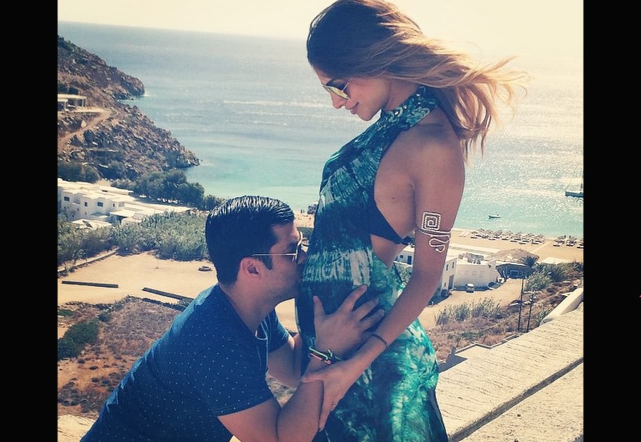 13. SECRETO DE LOS DOS. Esta fue quizá la primera foto de Alejandra esperando a su bebé. A nadie le habían contado su secreto.