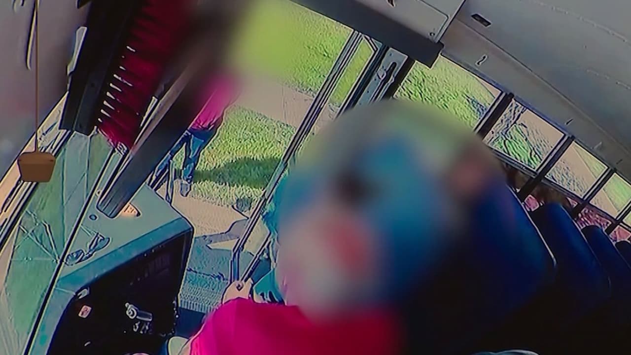 Conductor de autobús escolar en Wisconsin enfrenta la justicia tras ser acusado de abuso sexual infantil