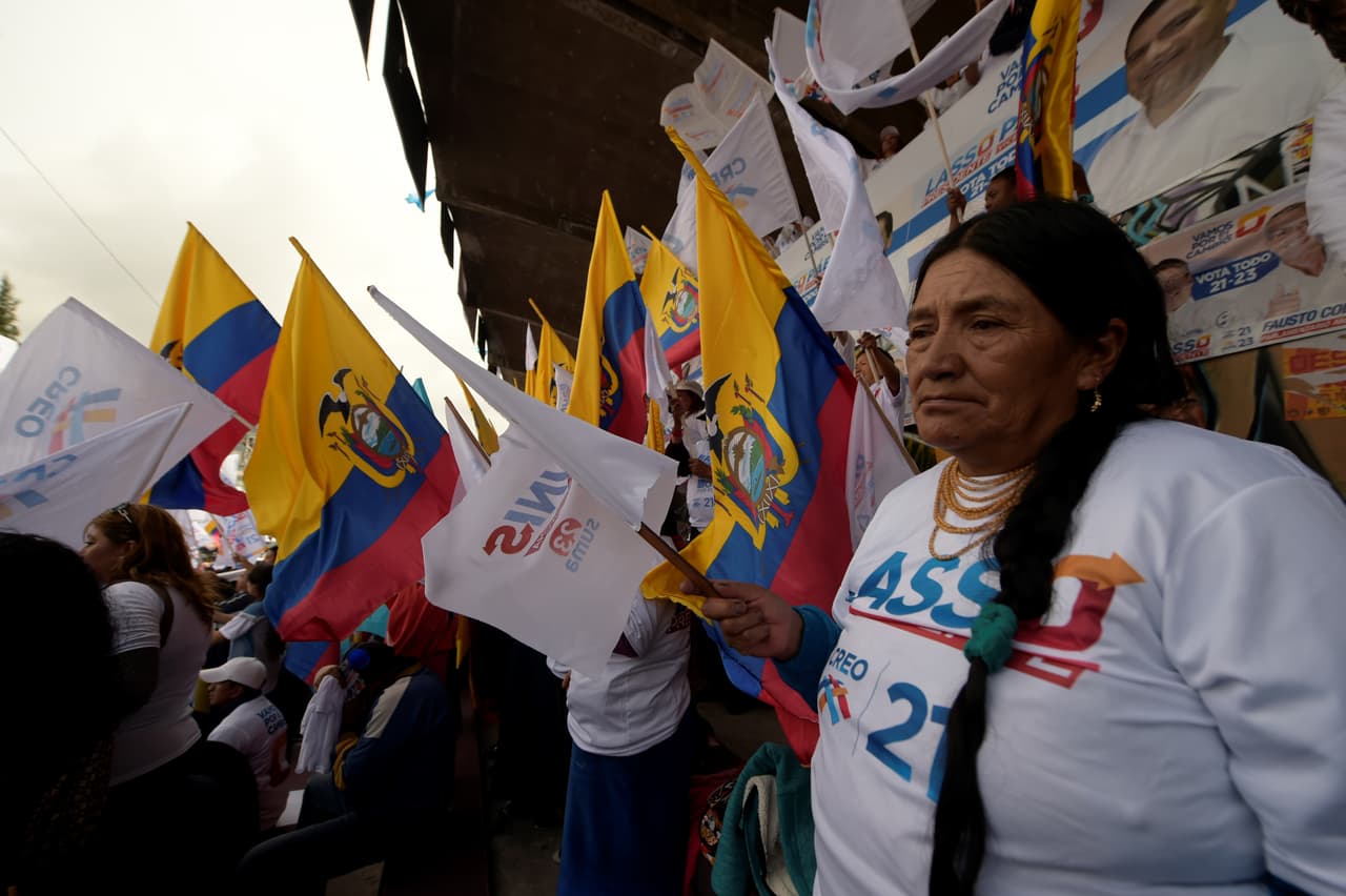 Líder del movimiento Creando Oportunidades (CREO), Lasso fue presidente ejecutivo del Banco de Guayaquil. Uno de sus últimos logros en esa entidad fue fundar el ‘Banco del Barrio’, labor reconocida por le BID como el mayor proyecto de bancarización de Latinoamérica en el 2010.