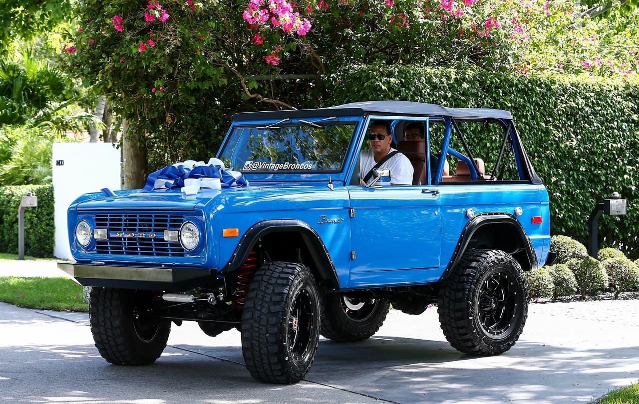 La camioneta es descapotable por lo que resulta ideal para el caluroso clima de Miami, Florida.