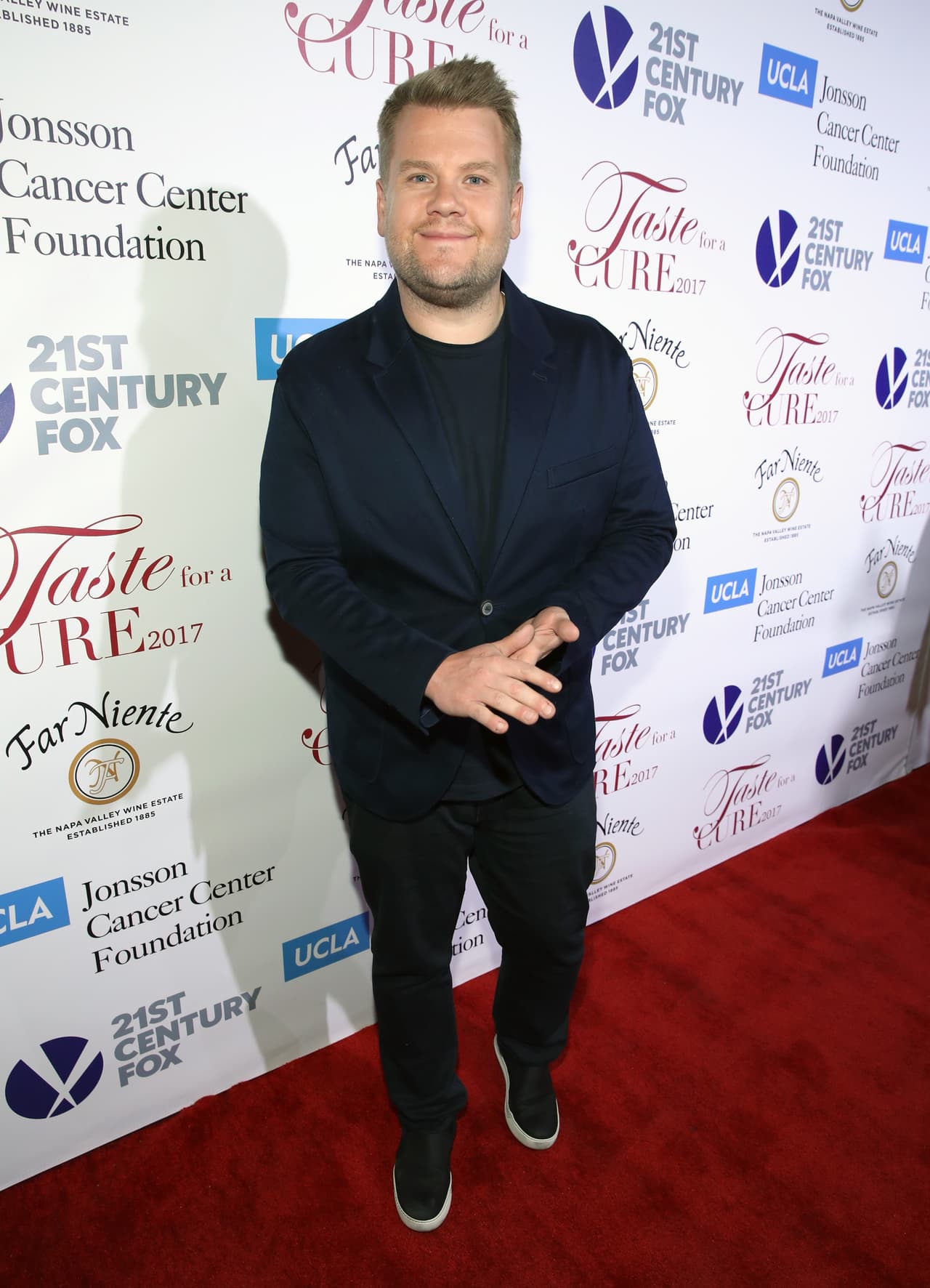 El esposo de
<a href="https://www.univision.com/famosos/apoyo-meghan-markle-reino-unido-y-california-fotos">Meghan Markle</a> se reunió con su amigo y compatriota
<b>James Corden</b> para grabar un segmento de la sección Carpool Karaoke, confirmó People.
<br>