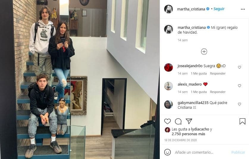 El 18 de diciembre de 2020, Martha Cristiana publicó una fotografía en su cuenta de Instagram donde aparece al lado de sus hijos. "Mi (gran) regalo de Navidad", escribió.