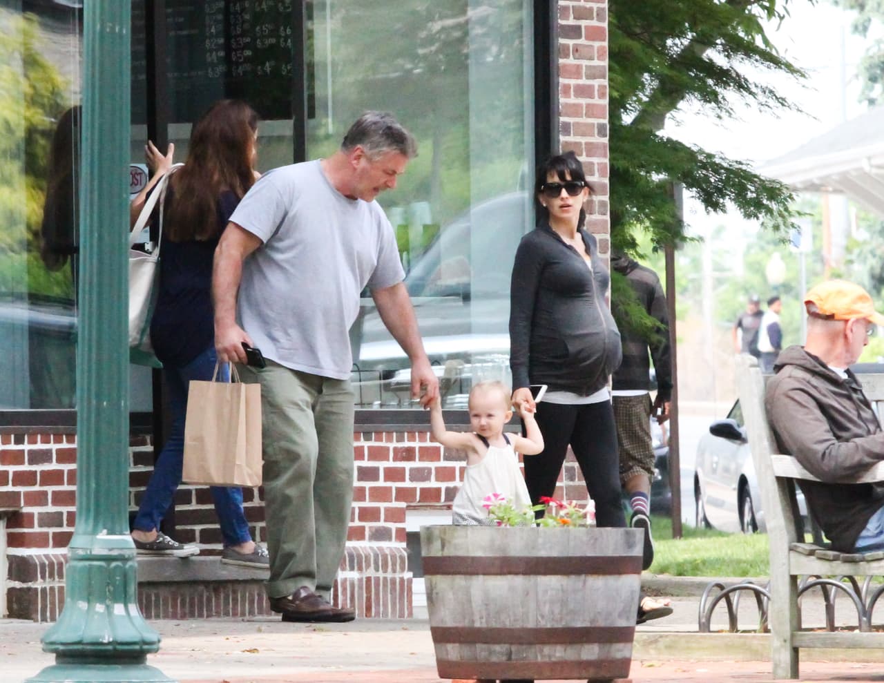 Mientras este sale al mundo, ¡Carmen es la pequeña de papá!