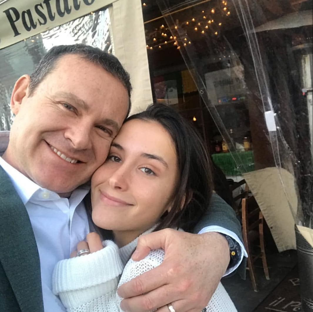 “Como has crecido hijita mía. Hannah Tacher… tan independiente, tan inteligente y sobre todo con un gran corazón”, escribió Alan en su reencuentro en Los Ángeles, California. También le dejo un mensaje en Instagram: “Sigue creciendo y sigue siempre adelante”.