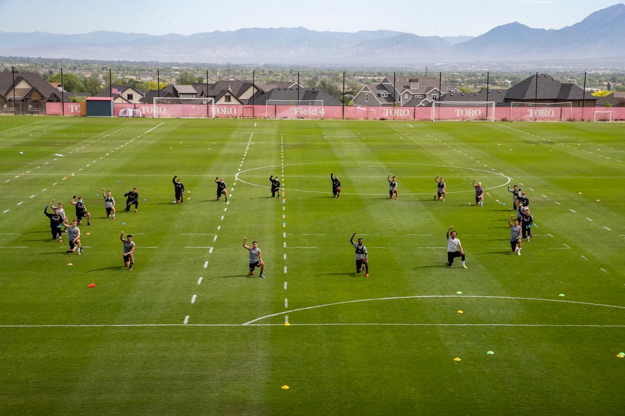 Así reaccionó durante su entrenamiento el equipo de la MLS uniéndose a la protesta por el brutal asesinatoo a Floyd. hombre de raza negra.