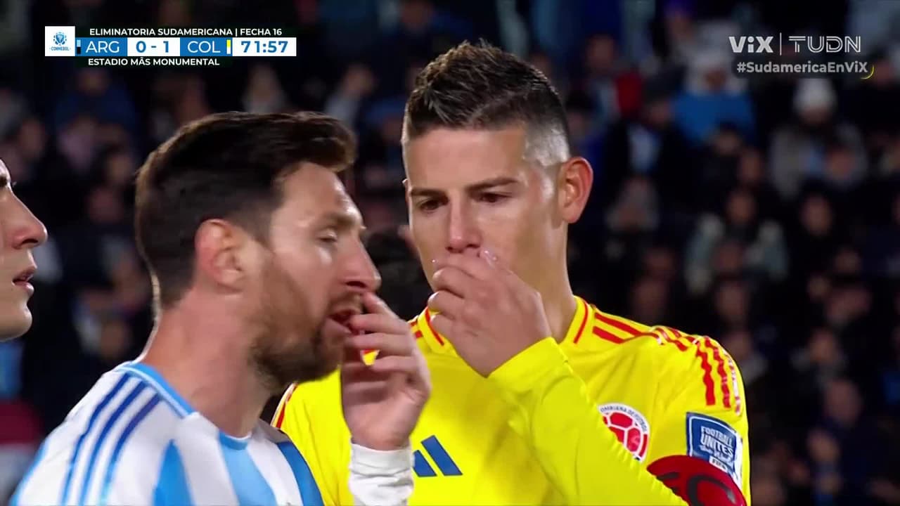 ¿Qué se dijeron? Messi y James tienen enigmática plática en pleno partido