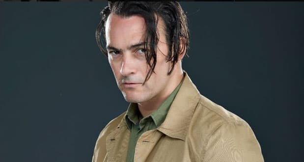 Este galán ha trabajado en cine, teatro y series.