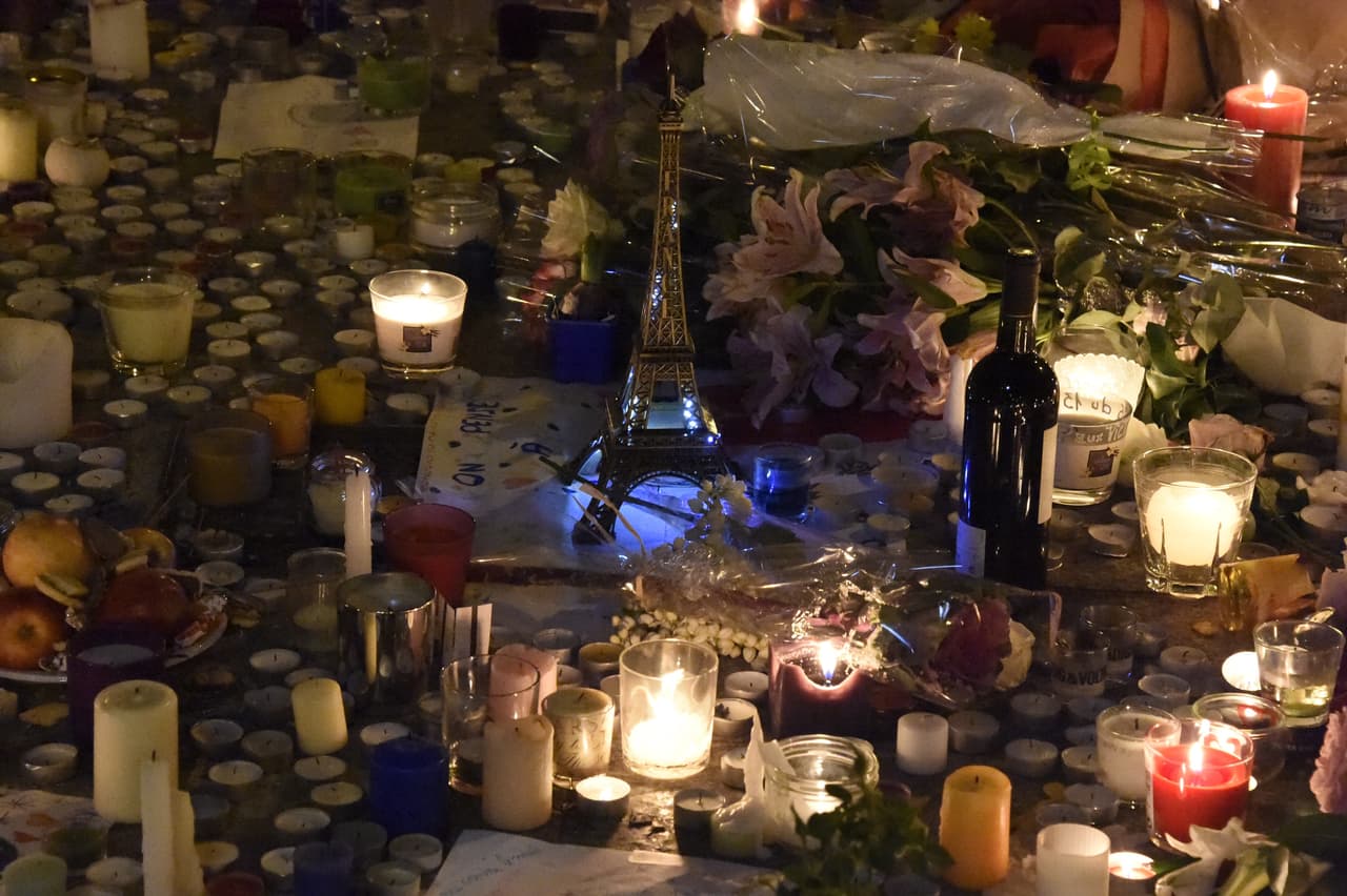 Miami rinde homenaje a víctimas en Francia