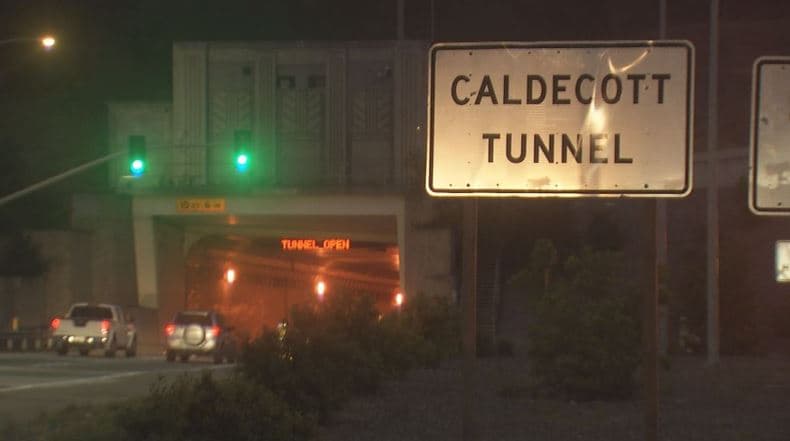 Investigan tiroteo que dejó a un conductor con un disparo en la cabeza en un túnel de Oakland