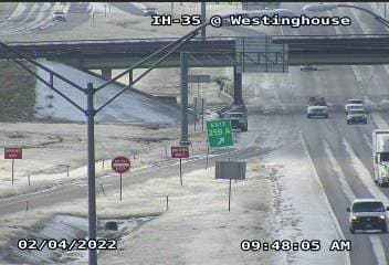 "El hielo negro también se puede formar cuando las carreteras están resbaladizas por la lluvia y las temperaturas descienden por debajo del punto de congelación durante la noche”, así lo define el Servicio Nacional de Meteorología.
<br>
