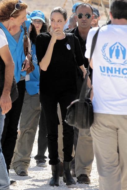 Aquí visitó un campo de refugiados que han dejado sus hogares ante la guerra civil en Siria.