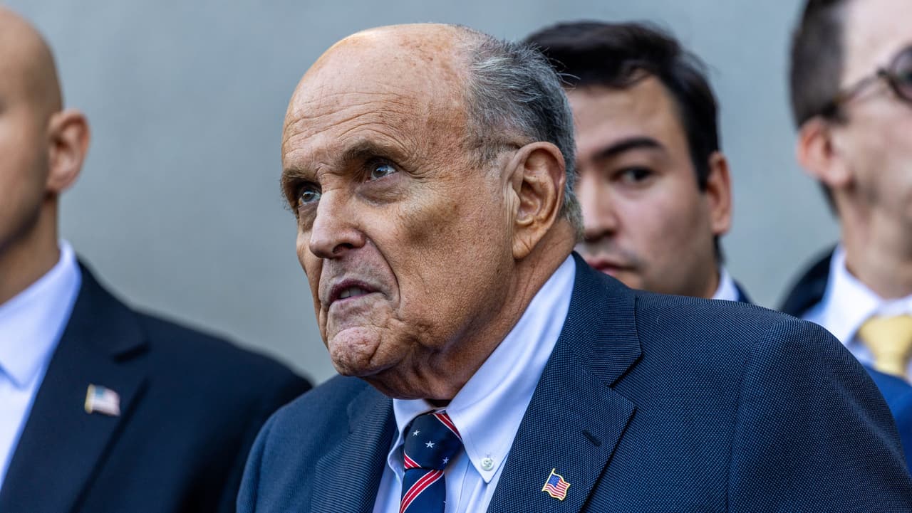 Rudy Giuliani sale del hospital tras accidente; le entregarán Medalla de la Libertad
