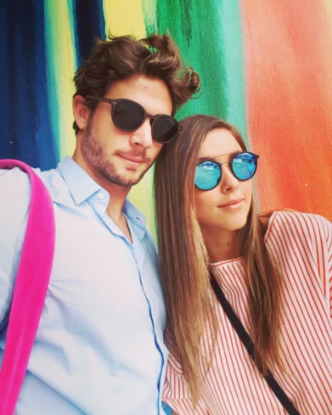 Y cómo no estar feliz si 
<b><a href="http://www.univision.com/temas/paulina-goto">Paulina</a></b> tiene como novio a uno de los galanes más deseados de la televisión, 
<b><a href="http://www.univision.com/temas/horacio-pancheri">Horacio Pancheri</a></b>, quien además demuestra día y noche el amor que tiene por ella.