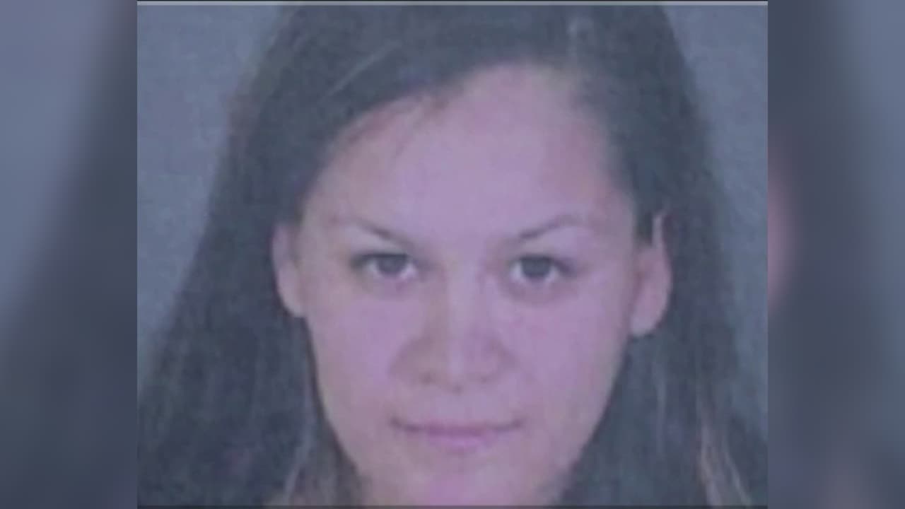 Arrestan a una madre en California sospechosa por el asesinato de sus tres hijos pequeños