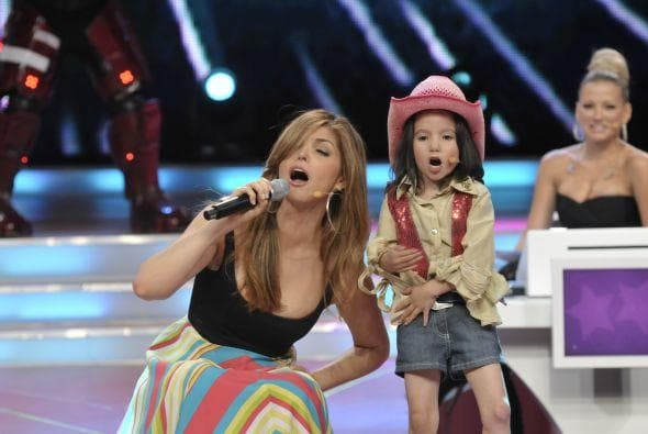 Ana Bárbara llegó para poner a prueba el talento de los pequeños concursantes.