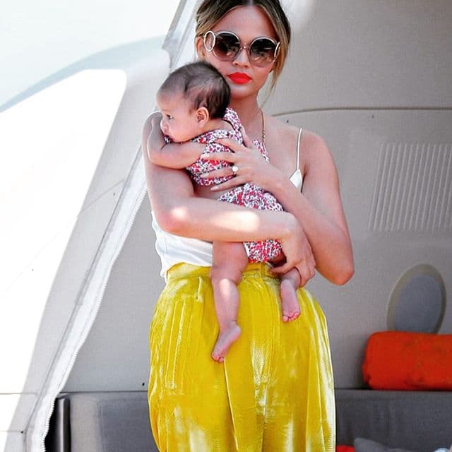 Con los modelitos más 'chic' del momento.